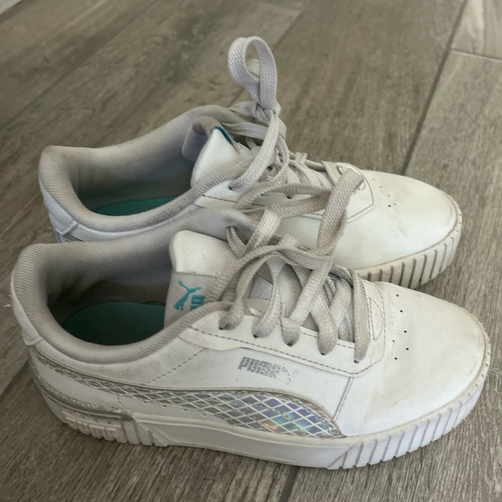 Big girls white leather Puma sneakers shoes 3